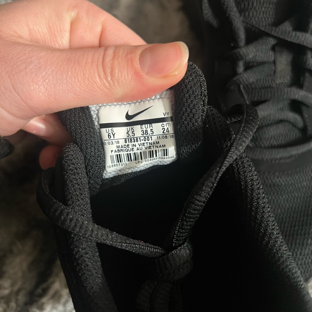Nike Tanjun (GS) Black/ Black (6Y) - Picture 6 of 6